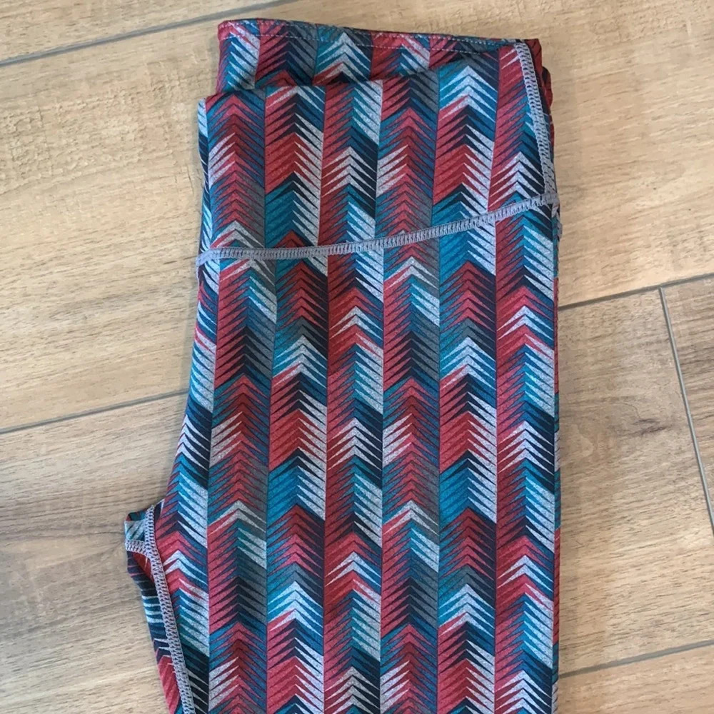 Fabletics - arrow/triangle‎ pattern, size small - Picture 3 of 5